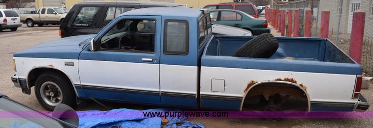 image for item I8575 1988 Chevrolet S10 Ext. Cab pickup truck