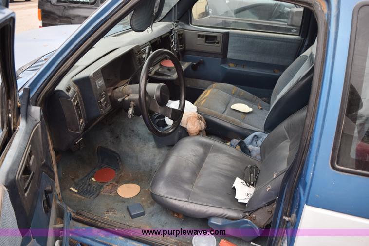 image for item I8575 1988 Chevrolet S10 Ext. Cab pickup truck