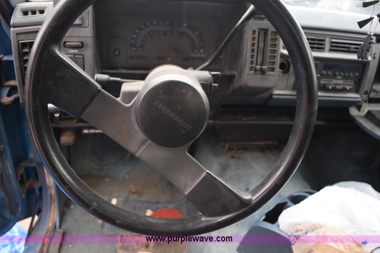 image for item I8575 1988 Chevrolet S10 Ext. Cab pickup truck