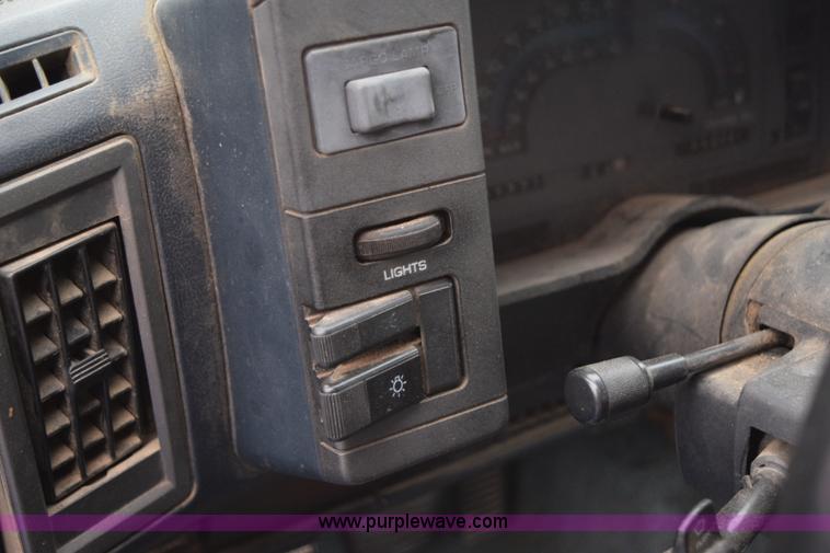 image for item I8575 1988 Chevrolet S10 Ext. Cab pickup truck