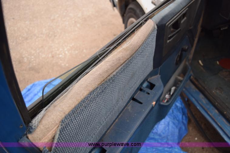 image for item I8575 1988 Chevrolet S10 Ext. Cab pickup truck