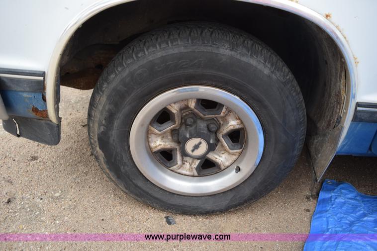 image for item I8575 1988 Chevrolet S10 Ext. Cab pickup truck