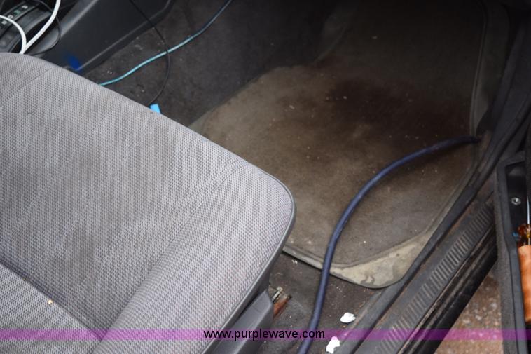 image for item I8576 1995 Nissan Pathfinder SUV