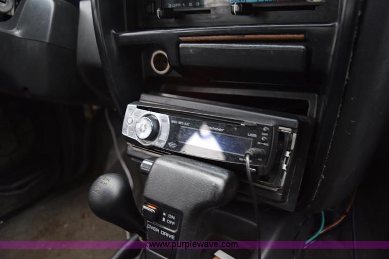 image for item I8576 1995 Nissan Pathfinder SUV