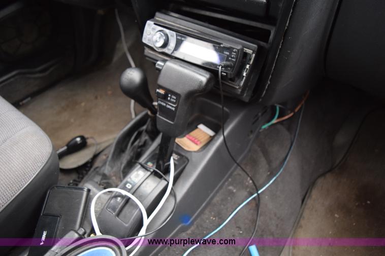 image for item I8576 1995 Nissan Pathfinder SUV