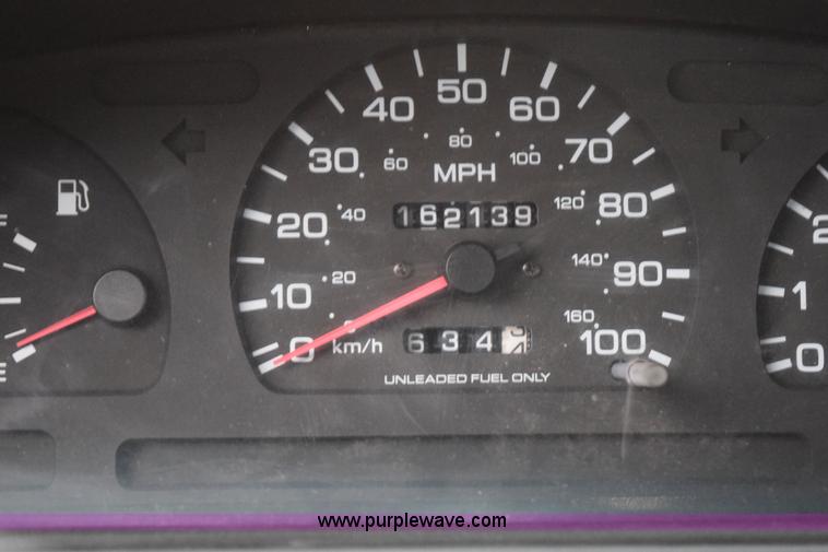 image for item I8576 1995 Nissan Pathfinder SUV