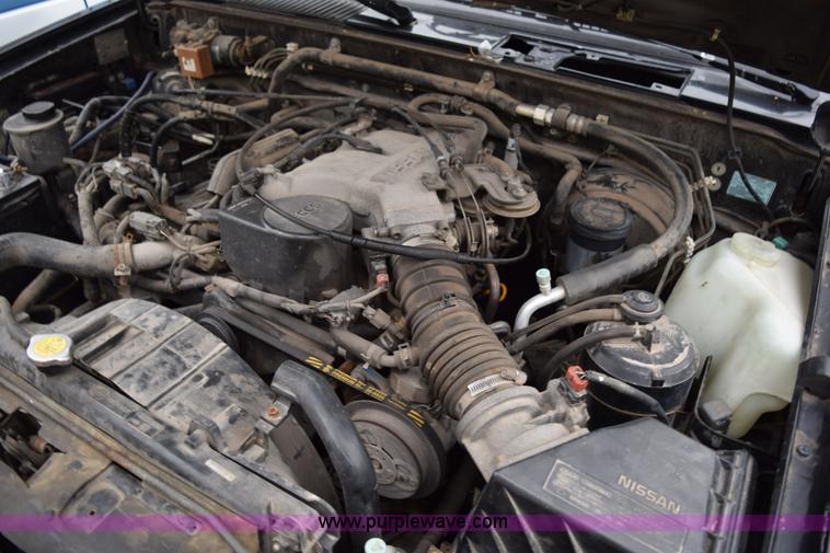 image for item I8576 1995 Nissan Pathfinder SUV