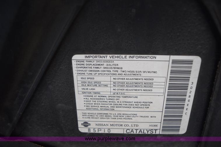 image for item I8576 1995 Nissan Pathfinder SUV