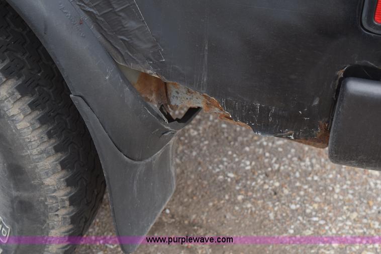 image for item I8576 1995 Nissan Pathfinder SUV