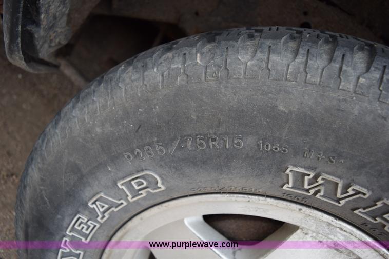 image for item I8576 1995 Nissan Pathfinder SUV