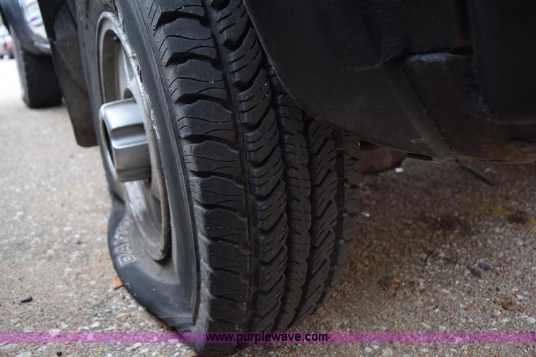 image for item I8576 1995 Nissan Pathfinder SUV