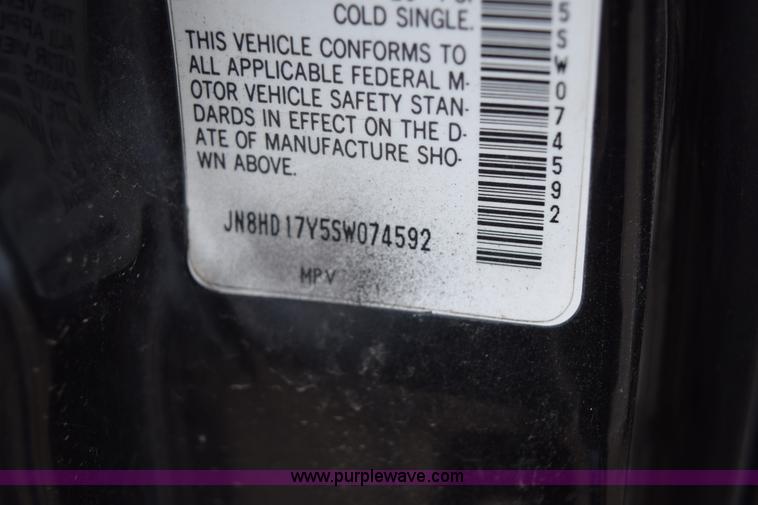 image for item I8576 1995 Nissan Pathfinder SUV