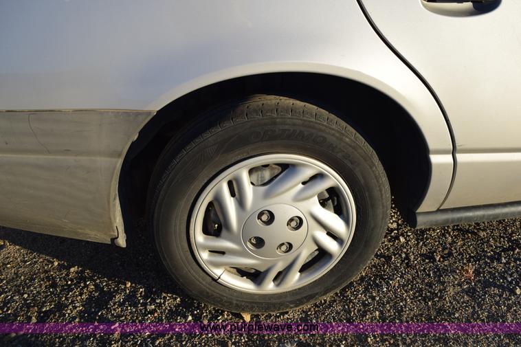 image for item I8614 2000 Saturn SL