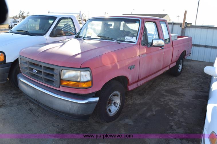 image for item I8616 1993 Ford F150 XL pickup truck