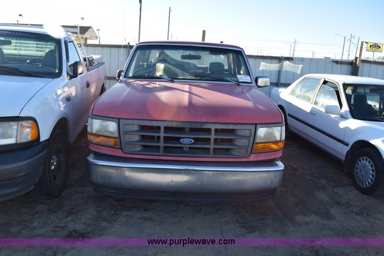 image for item I8616 1993 Ford F150 XL pickup truck
