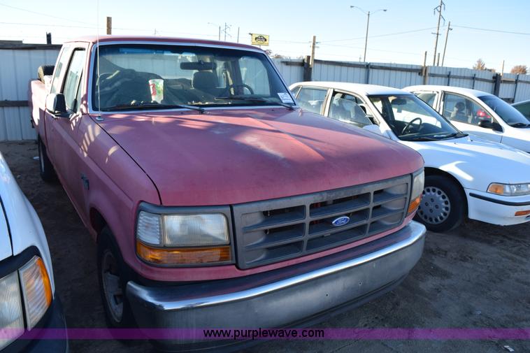 image for item I8616 1993 Ford F150 XL pickup truck