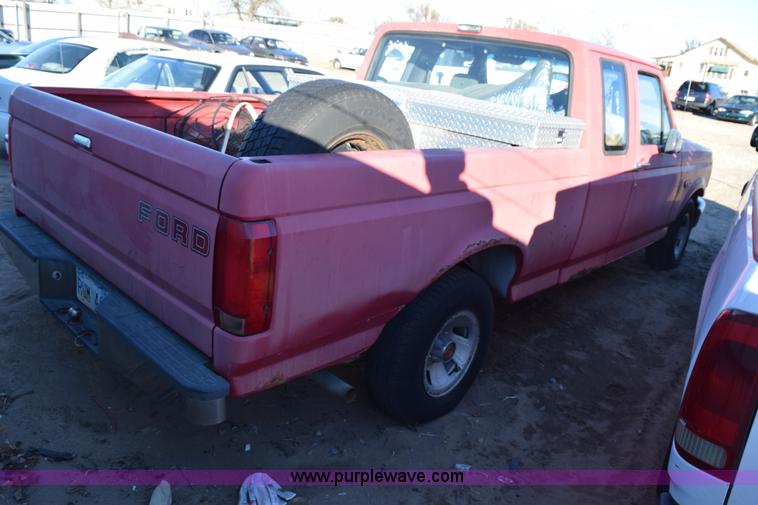 image for item I8616 1993 Ford F150 XL pickup truck