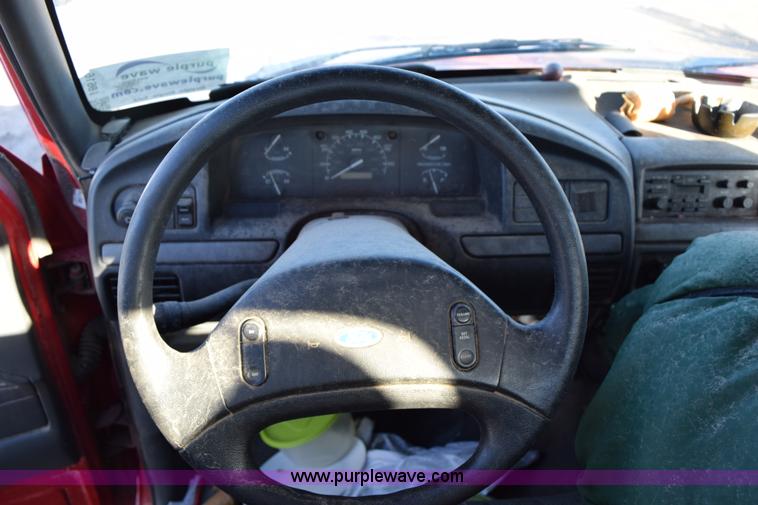 image for item I8616 1993 Ford F150 XL pickup truck