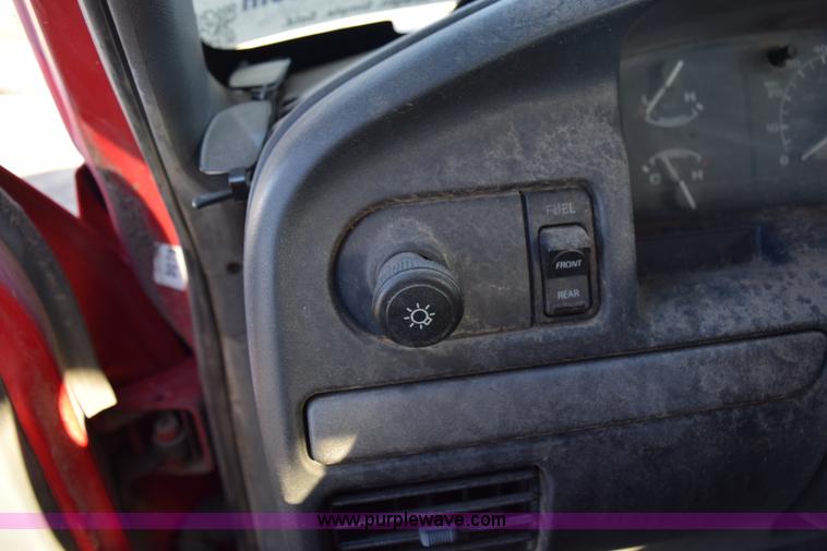 image for item I8616 1993 Ford F150 XL pickup truck