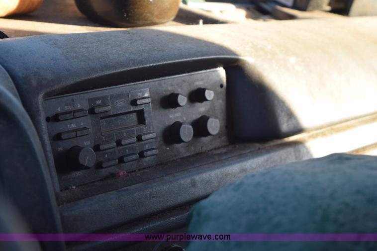 image for item I8616 1993 Ford F150 XL pickup truck