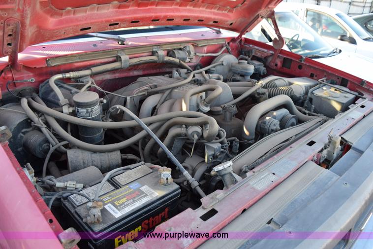 image for item I8616 1993 Ford F150 XL pickup truck