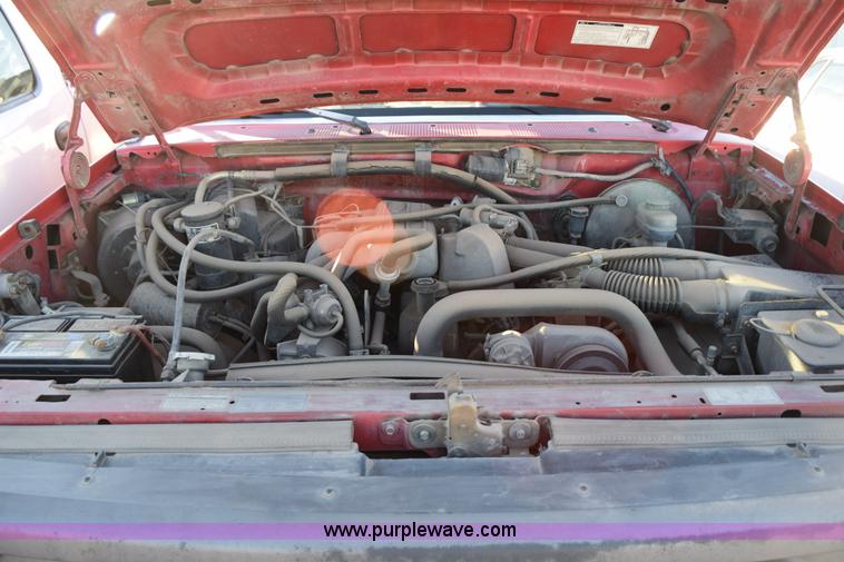 image for item I8616 1993 Ford F150 XL pickup truck