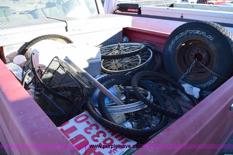 image for item I8616 1993 Ford F150 XL pickup truck