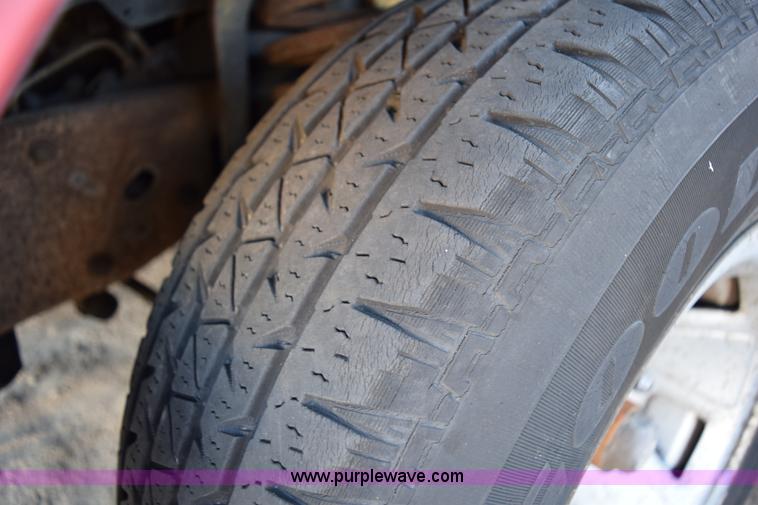 image for item I8616 1993 Ford F150 XL pickup truck