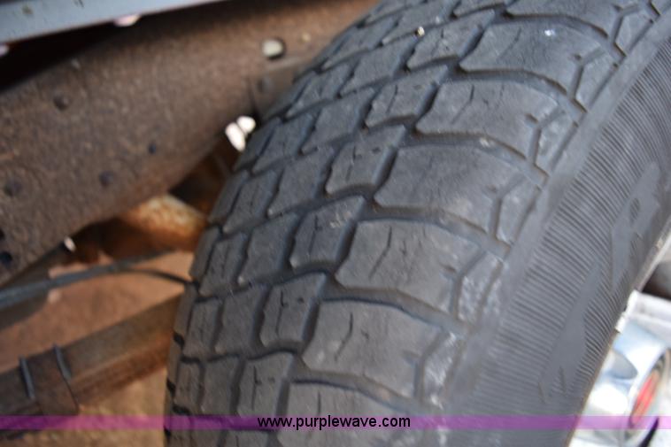 image for item I8616 1993 Ford F150 XL pickup truck