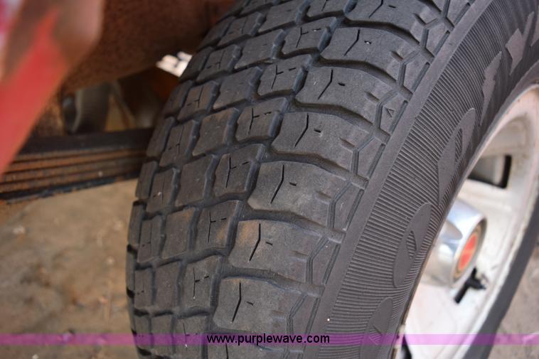 image for item I8616 1993 Ford F150 XL pickup truck