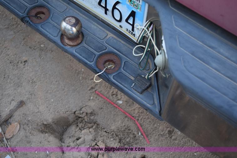 image for item I8616 1993 Ford F150 XL pickup truck