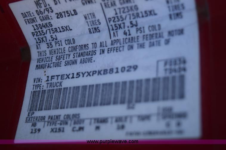 image for item I8616 1993 Ford F150 XL pickup truck