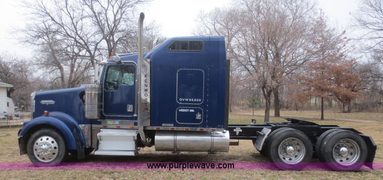 image for item D2238 1996 Kenworth W900L semi truck