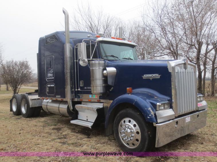 image for item D2238 1996 Kenworth W900L semi truck