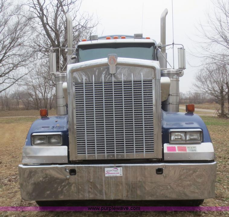 image for item D2238 1996 Kenworth W900L semi truck