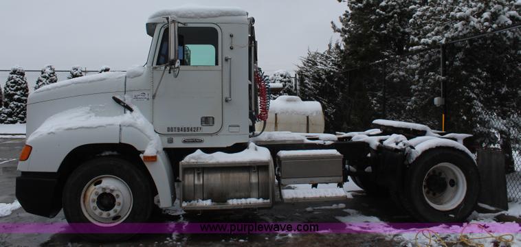 image for item I2383 1998 Freightliner FLD112 semi truck