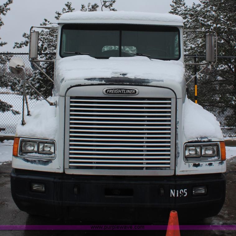 image for item I2383 1998 Freightliner FLD112 semi truck