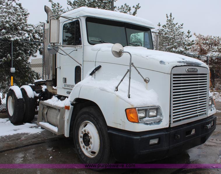 image for item I2383 1998 Freightliner FLD112 semi truck