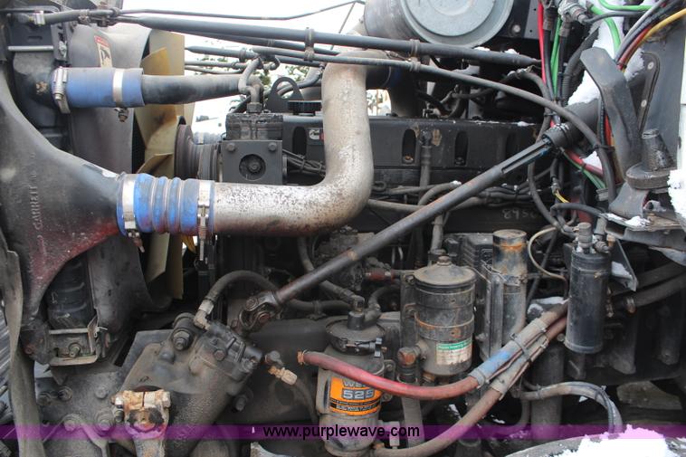 image for item I2383 1998 Freightliner FLD112 semi truck