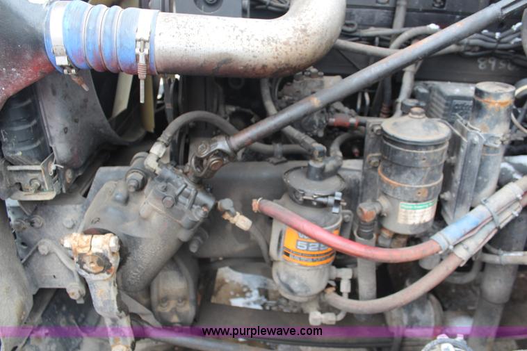 image for item I2383 1998 Freightliner FLD112 semi truck