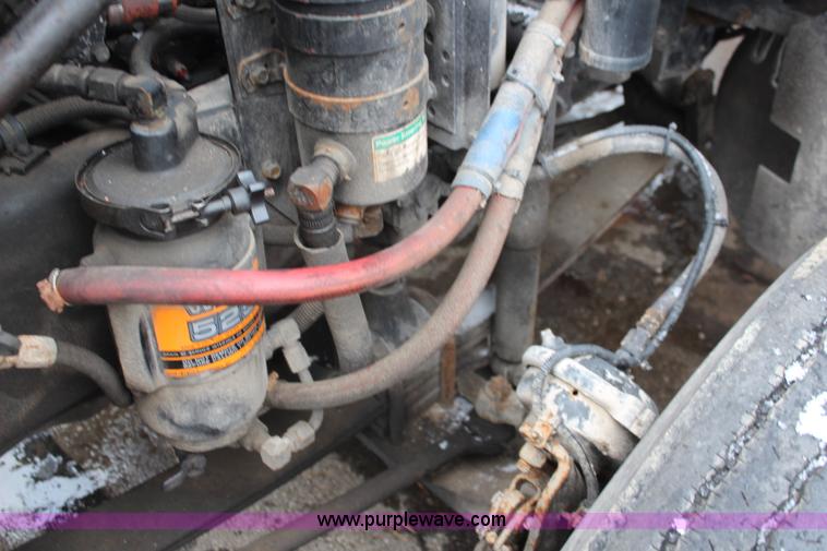 image for item I2383 1998 Freightliner FLD112 semi truck