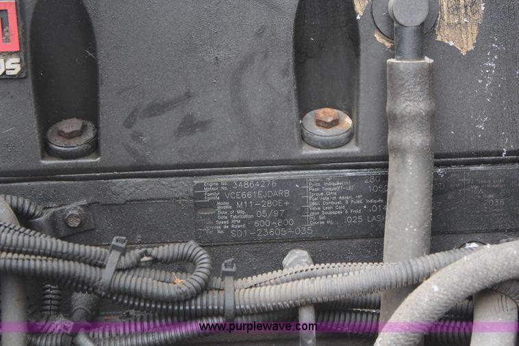 image for item I2383 1998 Freightliner FLD112 semi truck