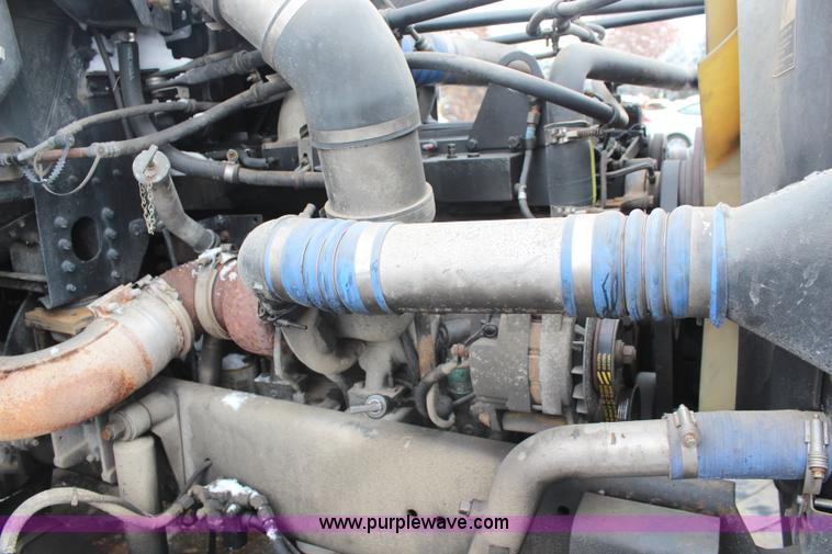 image for item I2383 1998 Freightliner FLD112 semi truck