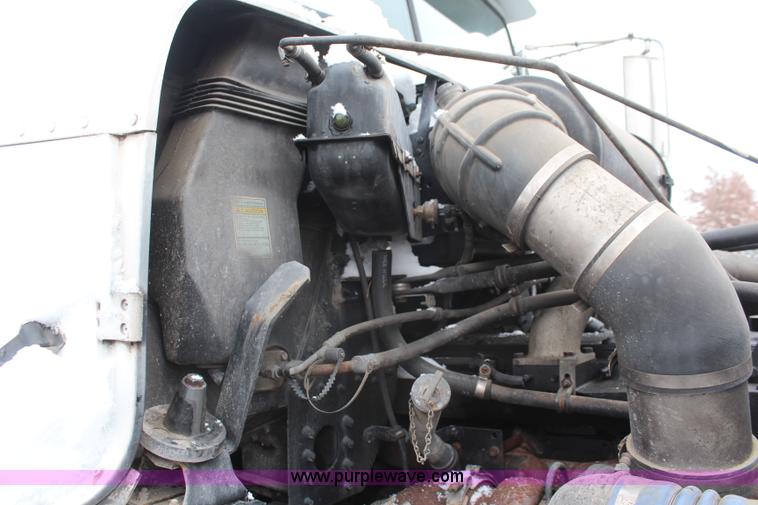 image for item I2383 1998 Freightliner FLD112 semi truck