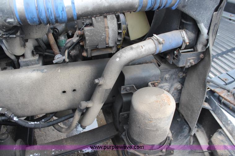 image for item I2383 1998 Freightliner FLD112 semi truck