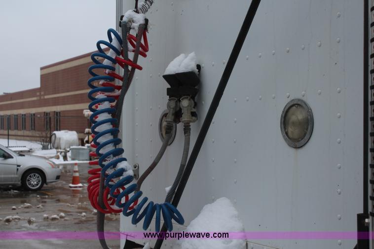 image for item I2383 1998 Freightliner FLD112 semi truck