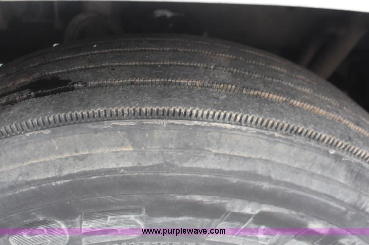 image for item I2383 1998 Freightliner FLD112 semi truck