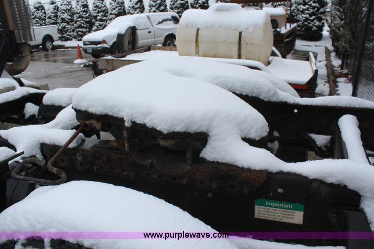 image for item I2383 1998 Freightliner FLD112 semi truck