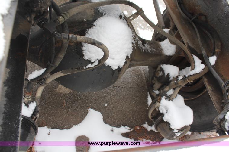 image for item I2383 1998 Freightliner FLD112 semi truck