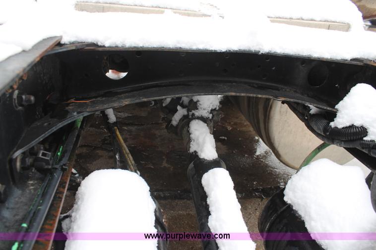 image for item I2383 1998 Freightliner FLD112 semi truck